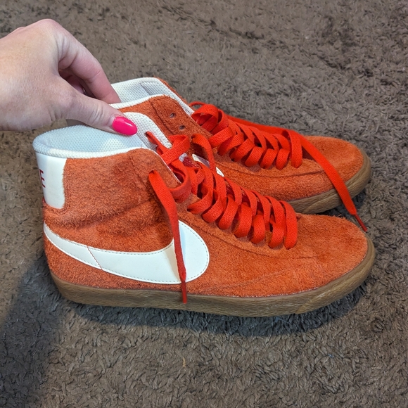 Nike Blazers - Picture 2 of 4